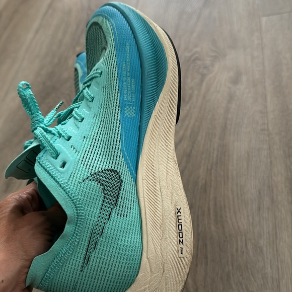 Nike Vaporfly zoomx size 7.5 color green. Used 2 times perfect condition - Picture 9 of 9